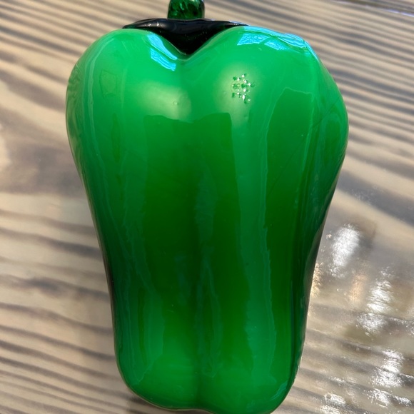 Hand blown green pepper vegetable bell pepper art glass - Picture 4 of 9